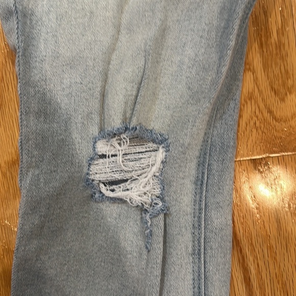 Old Navy rockstar super skinny size 12 ripped jean - Picture 4 of 6